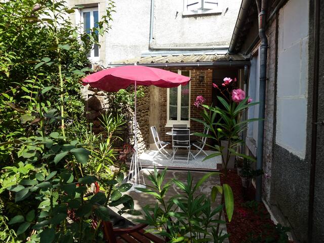Townhouse 10 mins walk from the town center