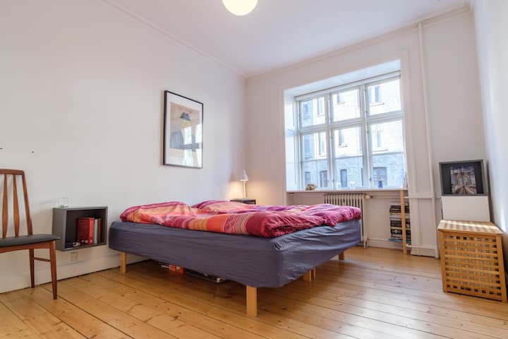 غرفة النوم الرئيسية