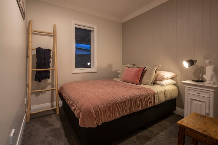 Spálňa 2, manželská posteľ