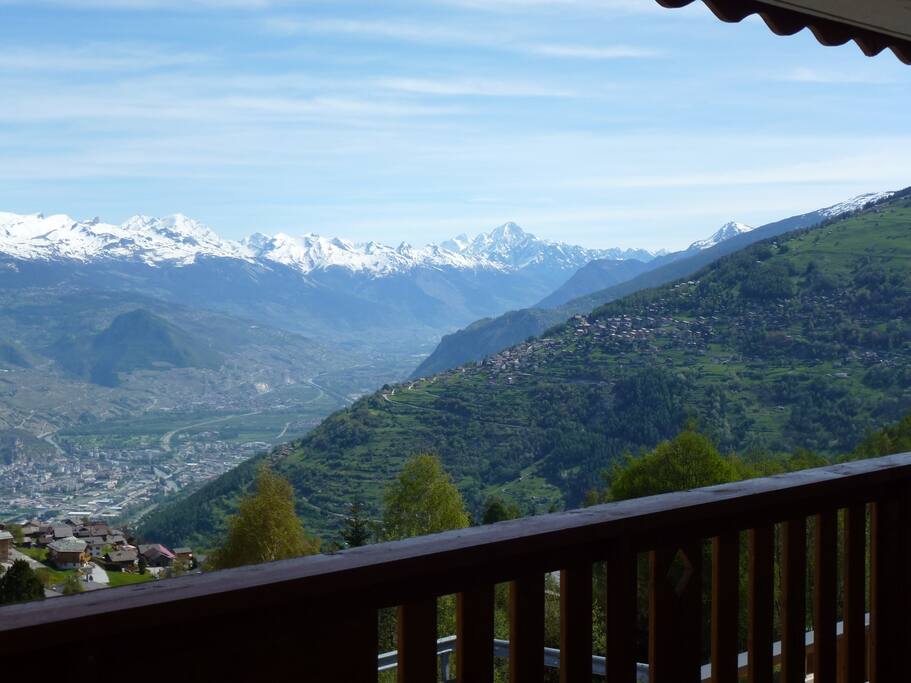 Une vue imprenable sur les Alpes et la plaine