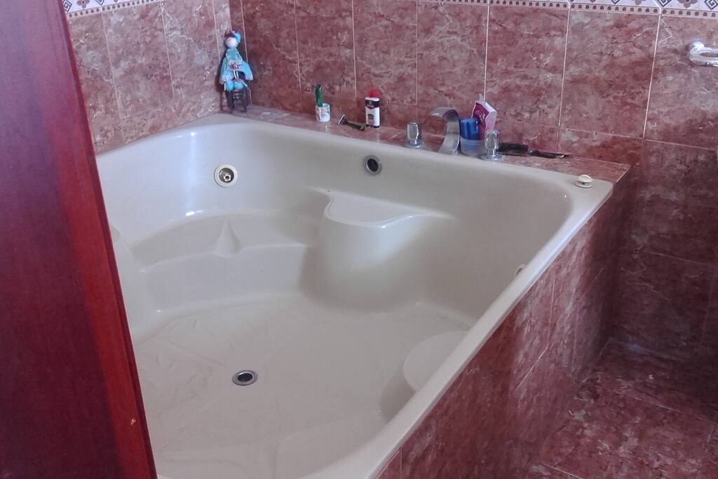 DORMITORIO CON JACUZZI