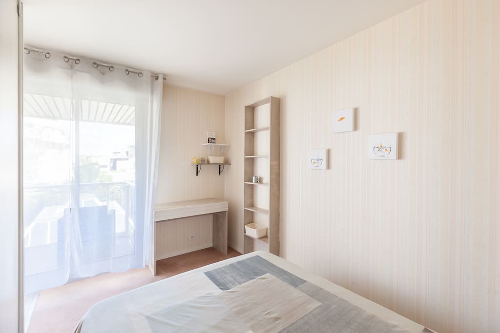 L espace chambre avec un vrai lit coffre