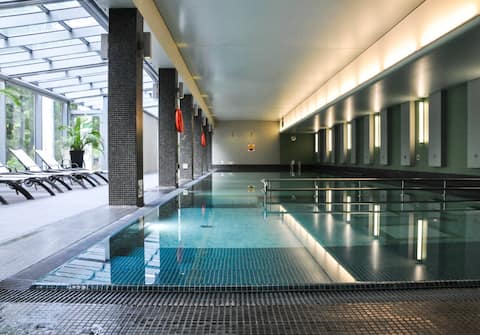 Successful Airbnb property: Apartment with pool access and parking space in Rataje