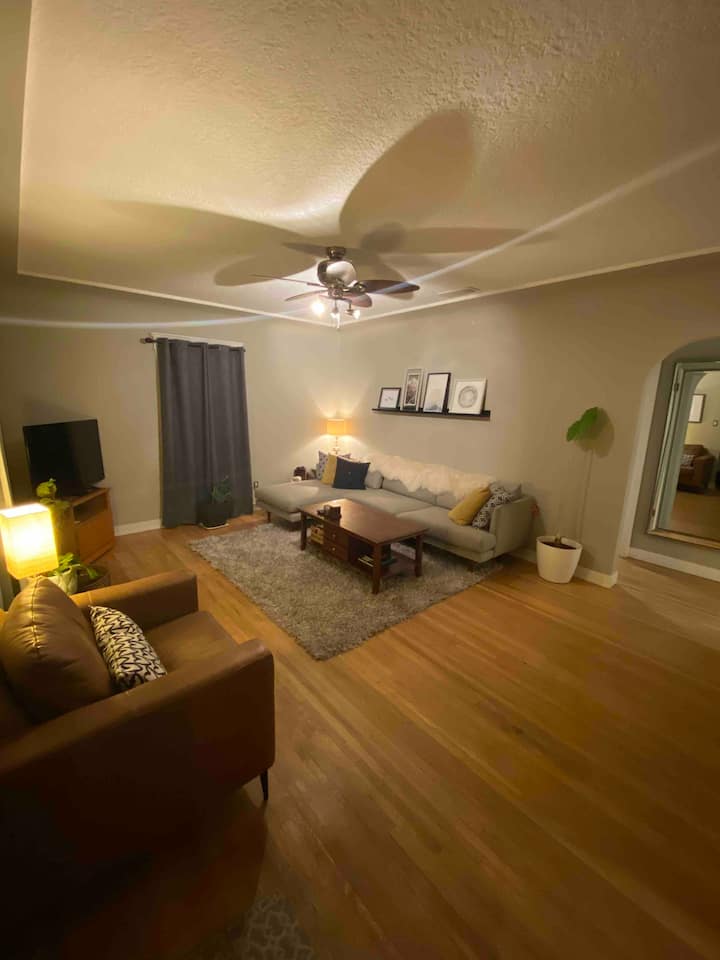 Walk To The Beaches And The Restaurants Downtown! - Kelowna