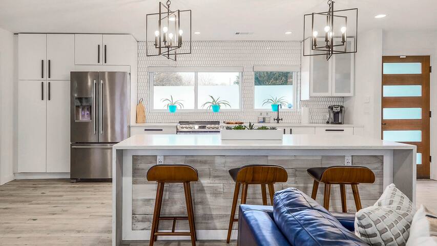 UT Football Fave – Pool, Hot Tub, BBQ Grill, Etc. gallery image 3