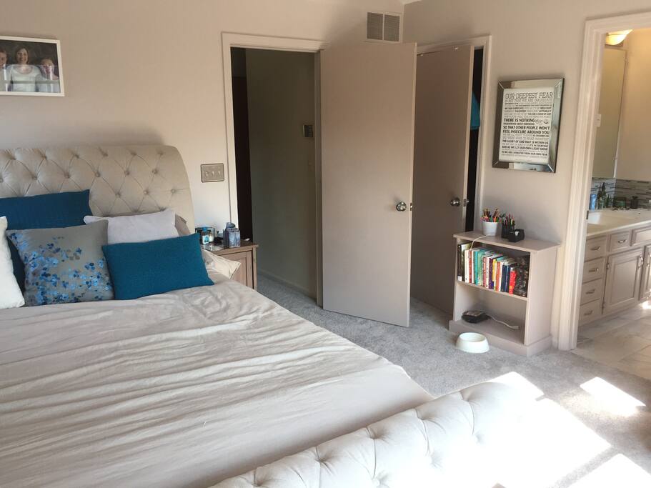 Master BR (Queen +optional single mattress on floor)