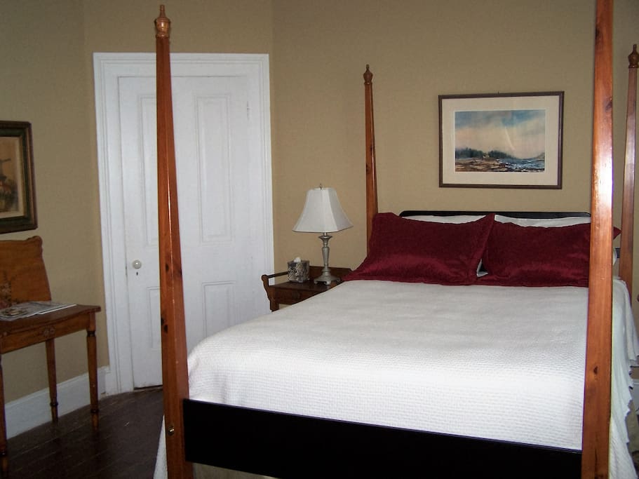Guest Room with queen bed