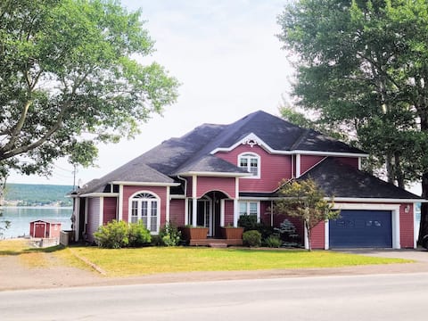 Baycation home with Hottub