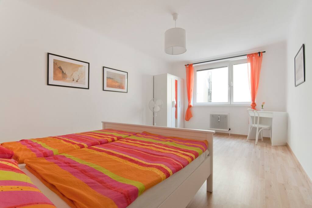 Großes Schlafzimmer