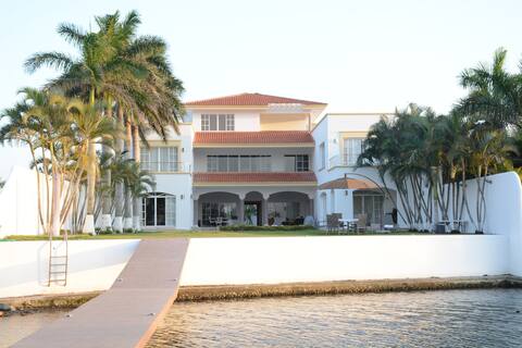 Amazing House on the riverside