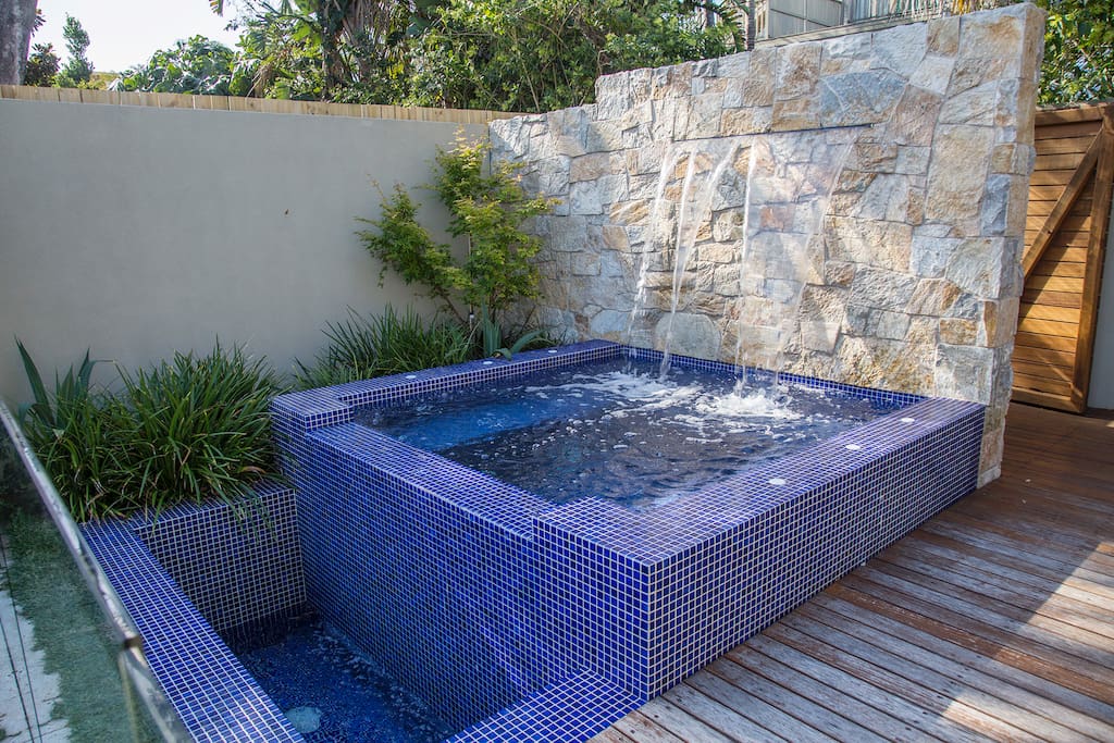 By day or beautifully lit at night, the spa is the highlight of this Mosman oasis