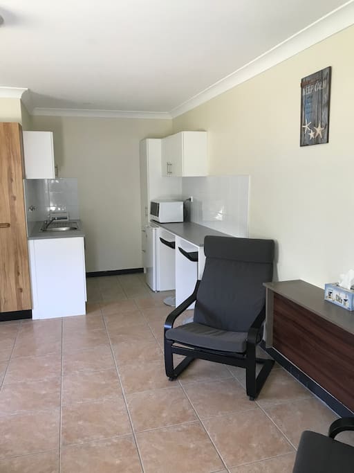 Kitchenette & breakfast bar