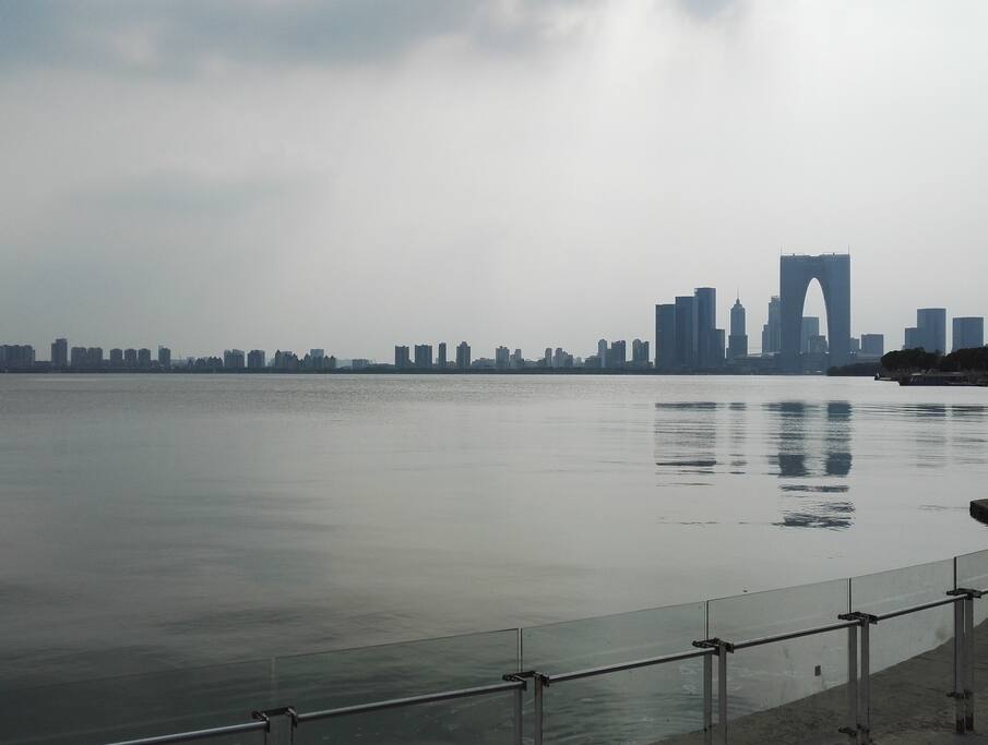 湖邊風光