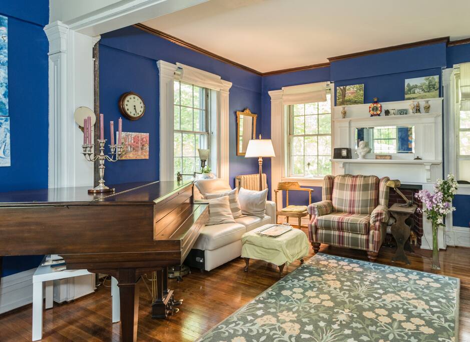 Historic Mansion, Gardens & Meadow Bed & Breakfasts for Rent in