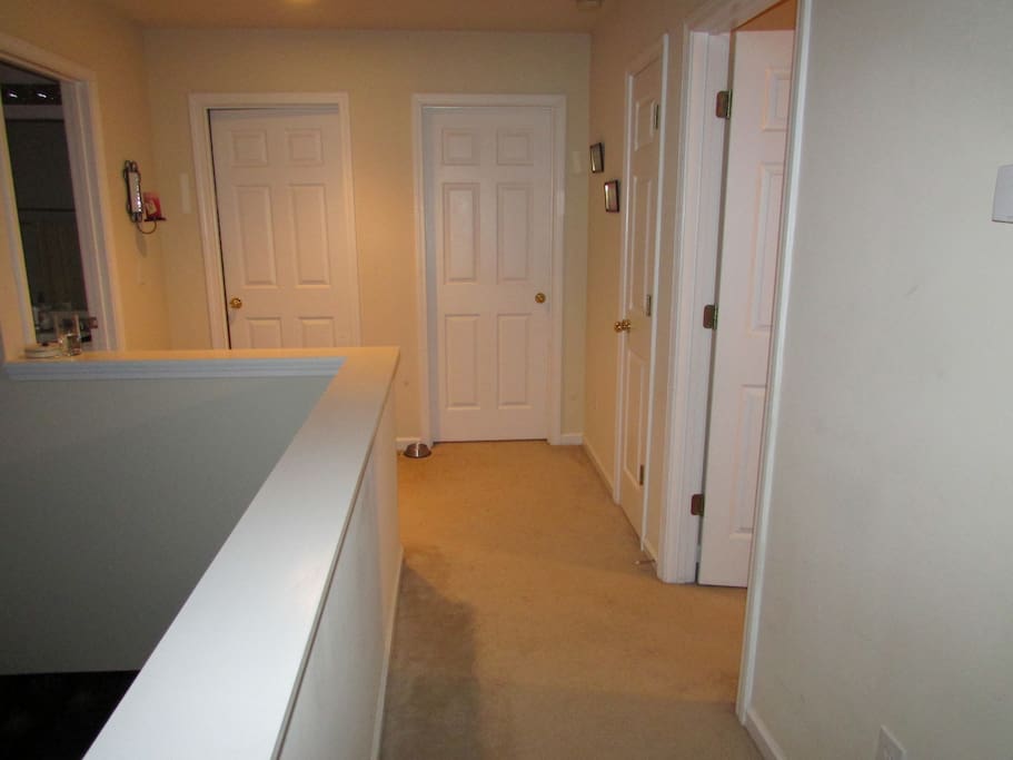 Hallway leading to room on right, bathroom to the left, room where I will stay is straight ahead