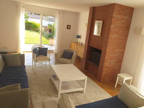 Annonce Airbnb populaire: Spacious & bright house, beach & center within walking distance à Loire Atlantique