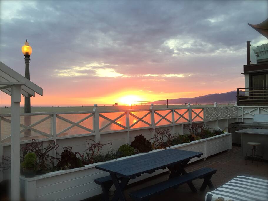 GORGEOUS SUNSET VIEWS FROM PATIO (SHARED AREA)