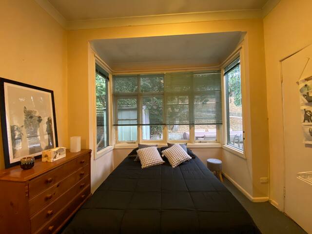 NATURAL LIGHT ROOM  | 15' min by walk Bondi Beach