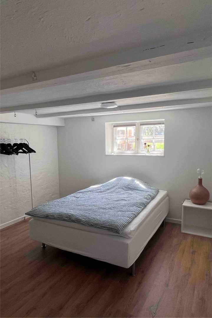 חדר שינה 2: מיטה זוגית קטנה 140x200