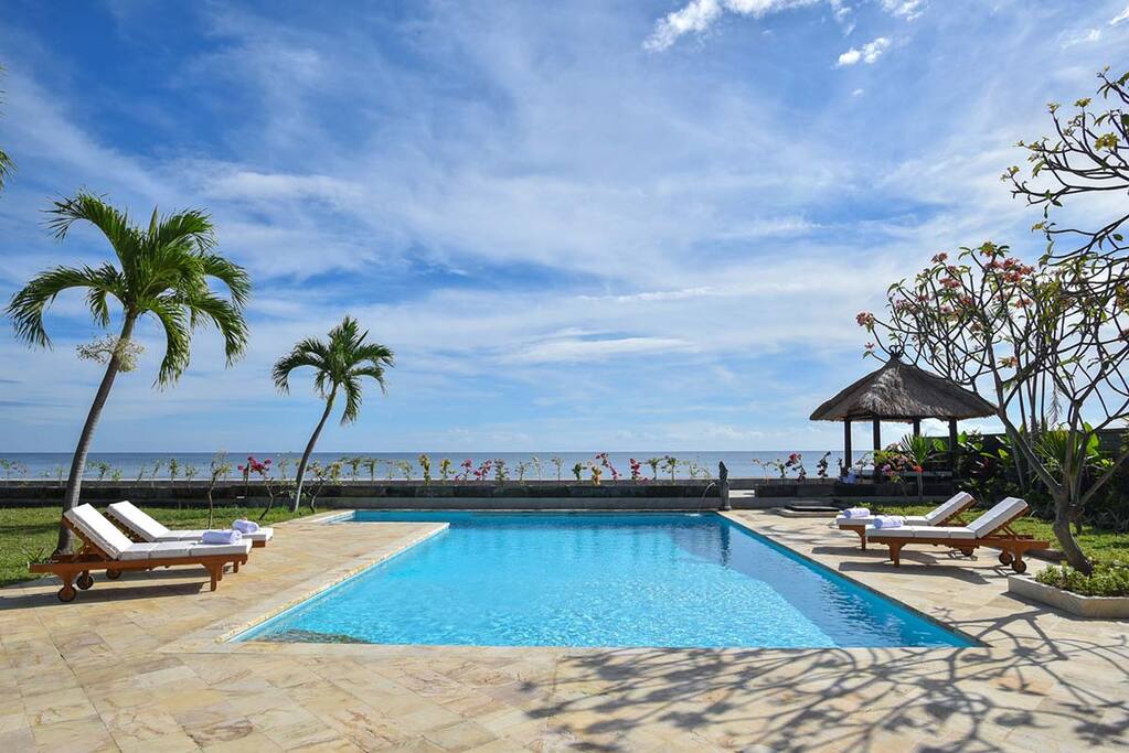 SUNBED & POOL