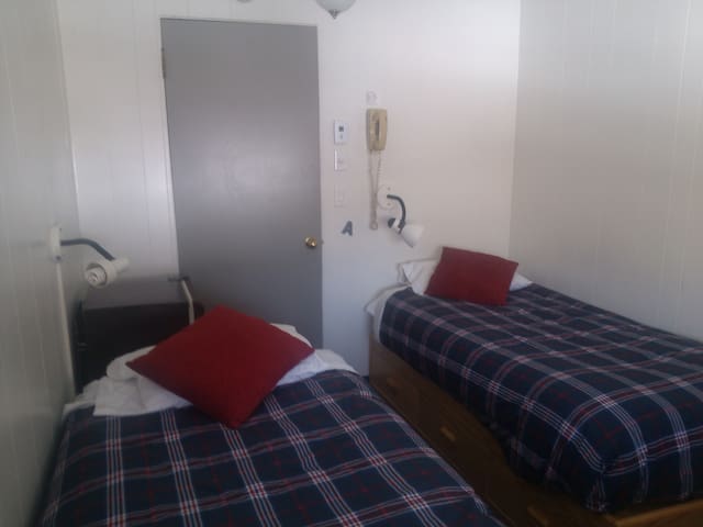 St Moritz - Shared Male Hostel A / Shared Bathroom