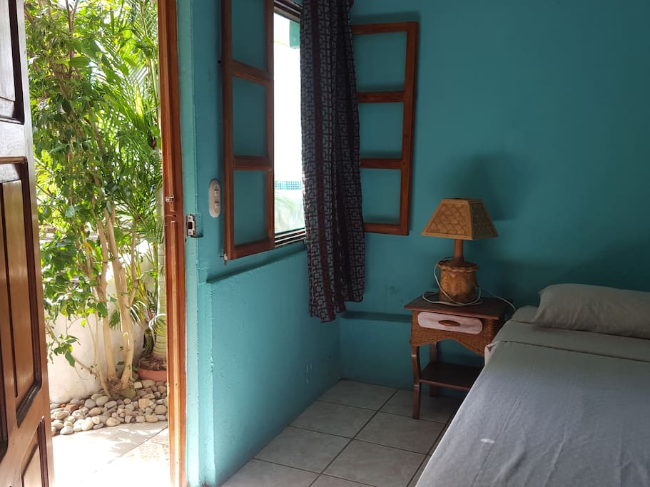 Garden room (Queen bed) private bathroom