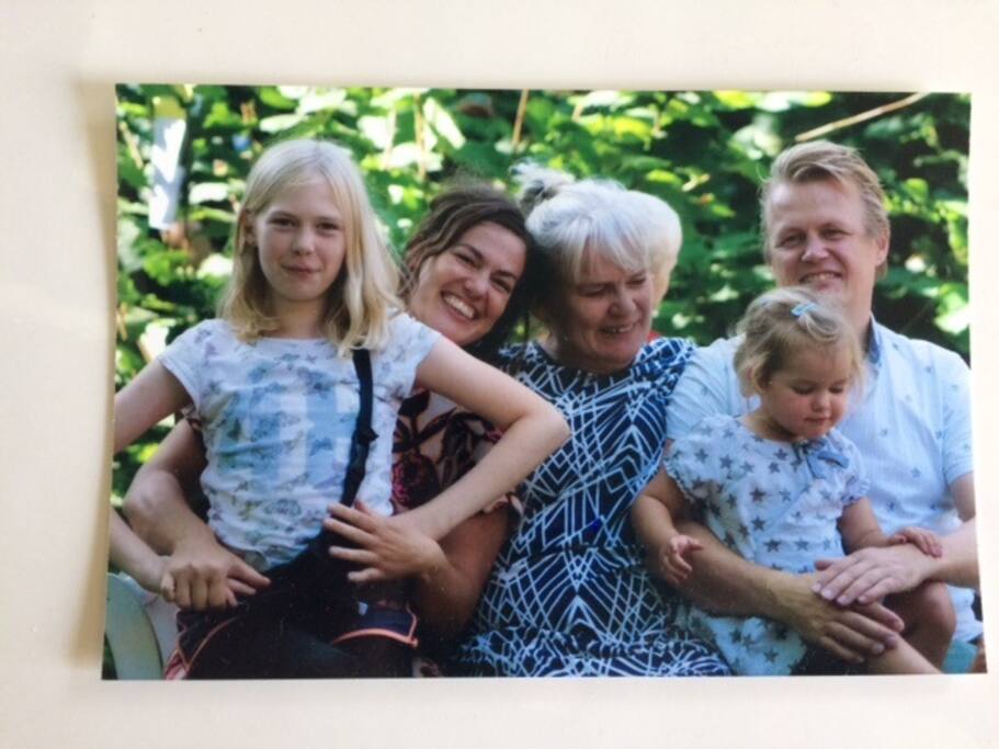 Beboerne på Sejersminde: Vera, Maj-Britt, mormor, Frida og Jesper