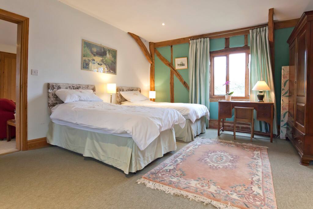 Spacious twin room with desk and sofa to work or relax