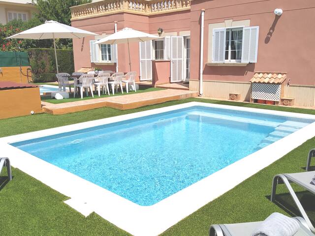 2 Villas with heated pool, large groups gallery image 5