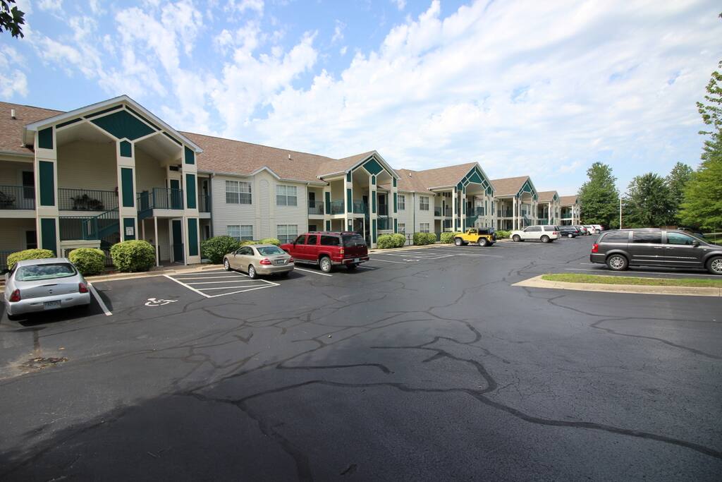 Branson Condo | Thousand Hills Resort | Building