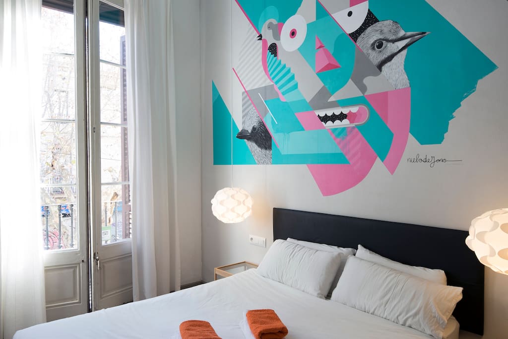 Great ensuite double with wall art by Niels de Jong