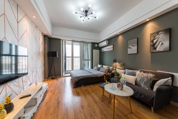 for you·逻辑 青岛正中心 地铁口附近   商圈浓厚 交通便利