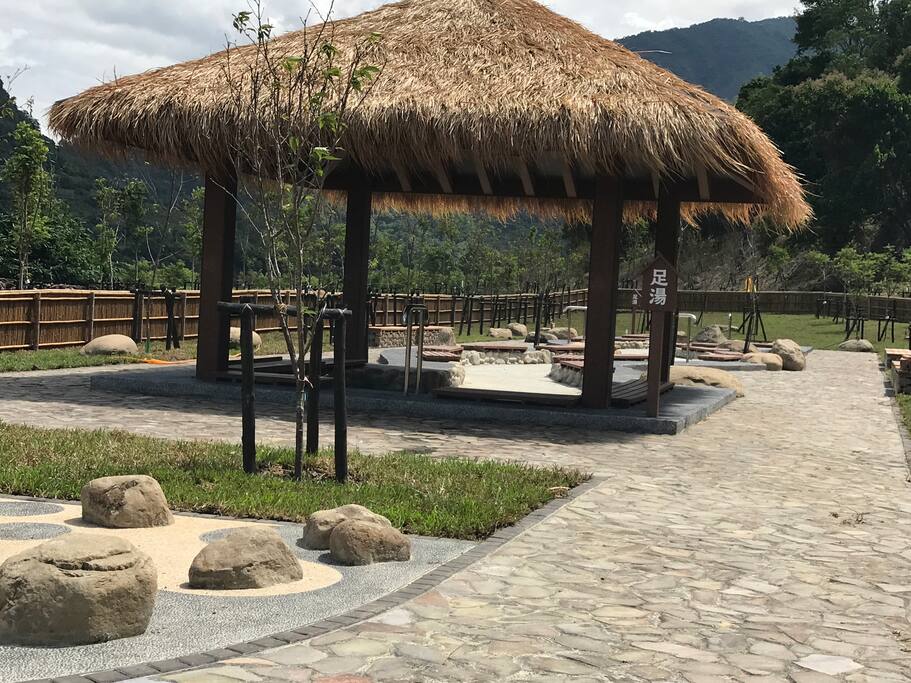 寶來新發現的溫泉政府建設 的手湯泡腳 的 寶來花賞 溫泉公園,106/12新開幕