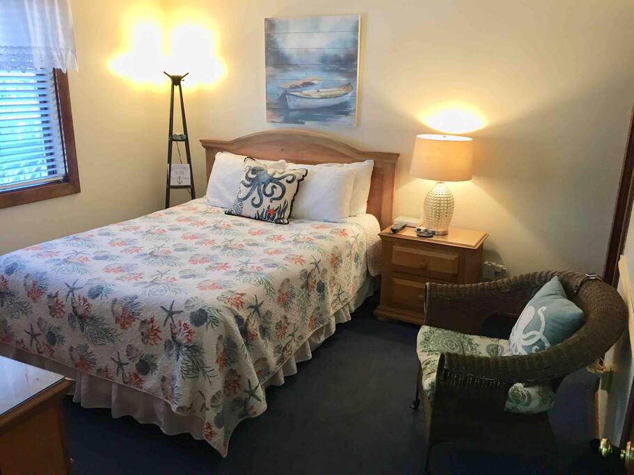 Bedroom with queen-size bed