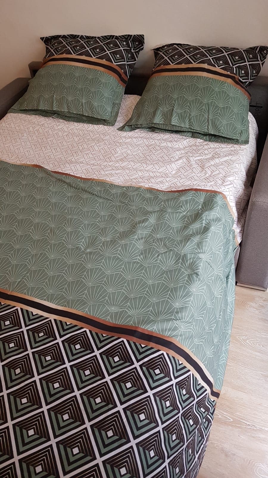 Lit canapé très confortable 140 x 200cm