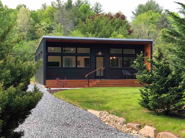 Mountain Modern- Blue Ridge Parkway luxury cabin