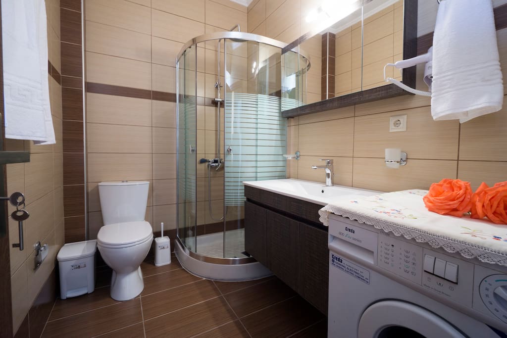 Full Bathroom - Washing Machine