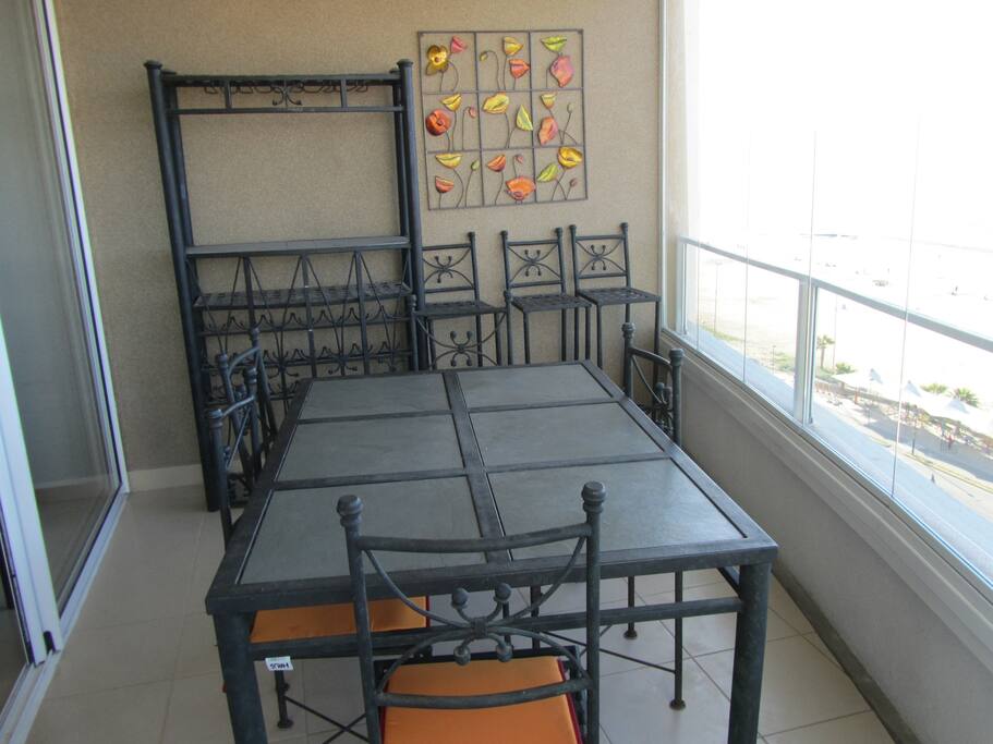 Comedor y bar en Terraza panorámica (totalmente cerrada con vidrio de alta resistencia)