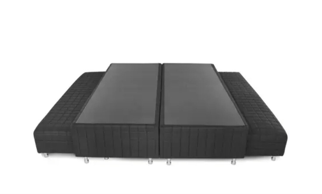 大双人床，配有两张辅助弹簧床垫。
它们应用作4张床，放置单独的床垫， 90公斤以上的人不应使用木床，而是用于更耐用的弹簧床垫。 