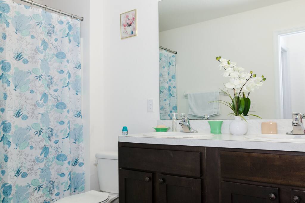 - Shared area: Full Bathroom -