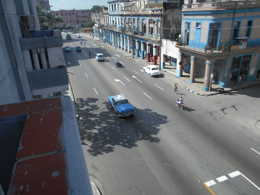 View from the balcony to Infanta Avenue or 10 de octubre avenue in Map :)