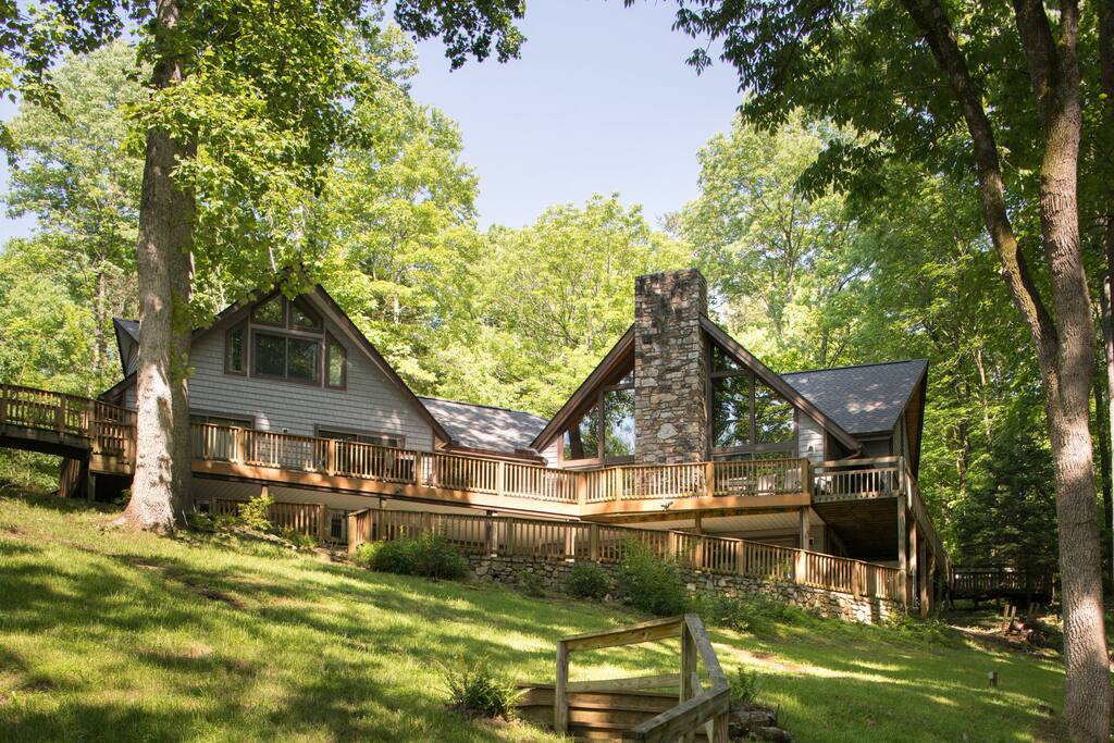 Sweet Virginia Blue Smith Mtn Lake Houses for Rent in