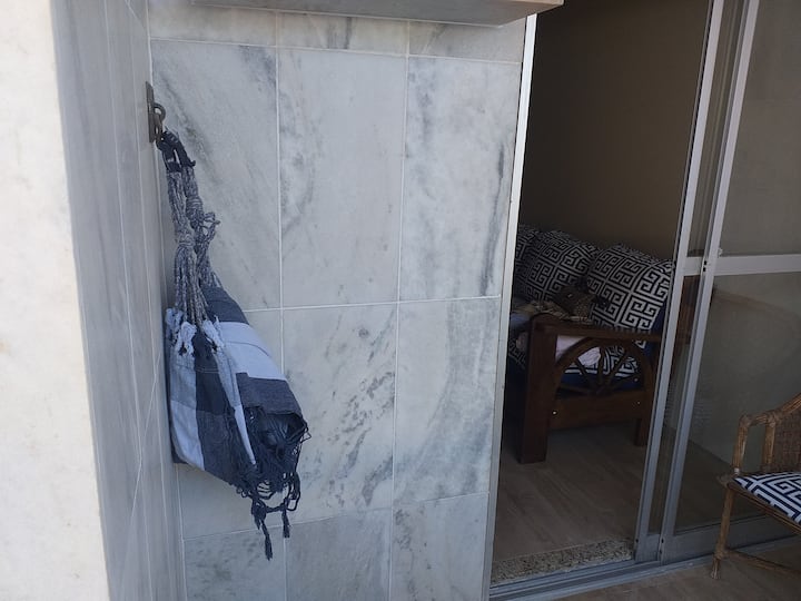 Fotografia e hamakut në ballkon

3