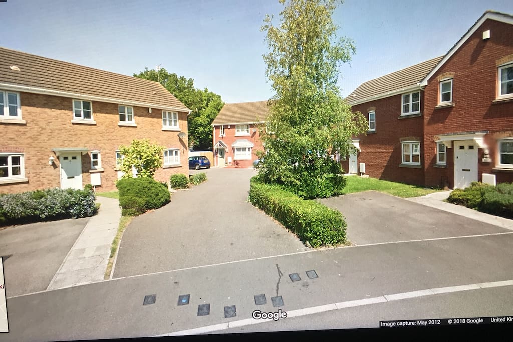 Drive way to entrance
