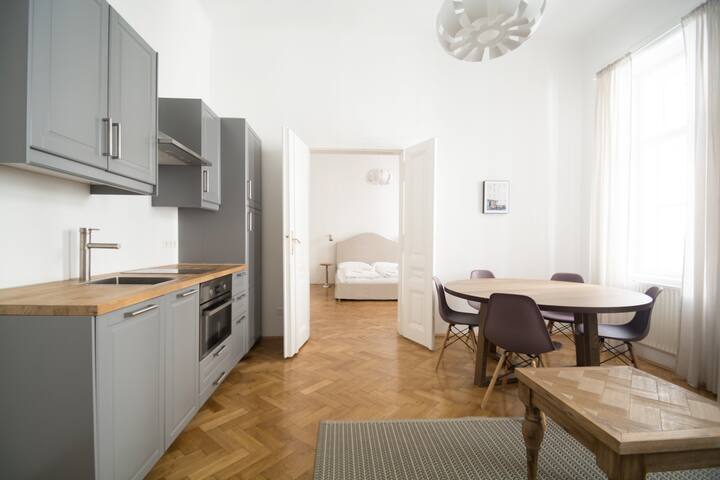 Fabulous City Center Apartment – Apt 23 gallery image 4