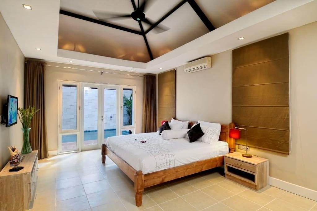 Spacious master bedroom next to the pool