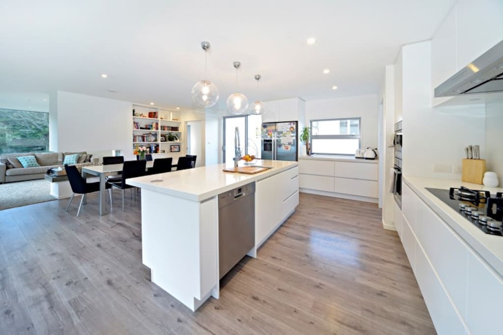 Open plan kitchen and dining room