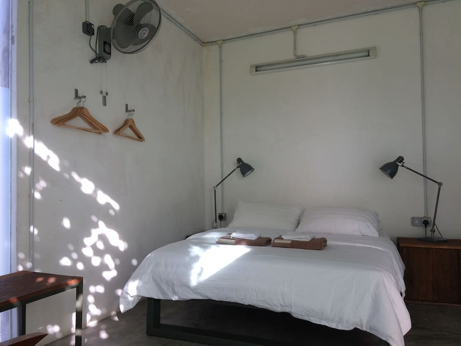 This room has access to plenty of natural light.