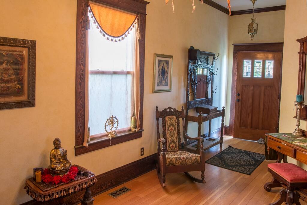 Cozy and serenely quite living room area.