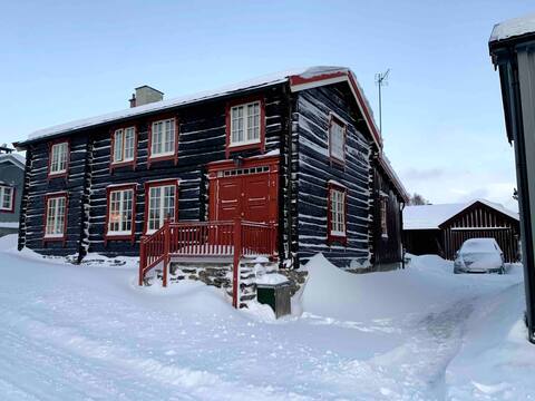 Idyllisk tømmerhus midt i hjertet på Røros!
